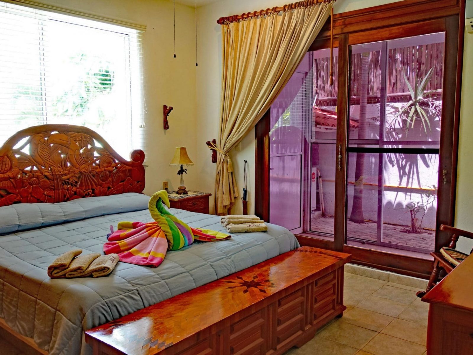 Villa Lijeson, La Sirena 15: The downstairs king bedroom has a king bed and is decorated in a traditional theme