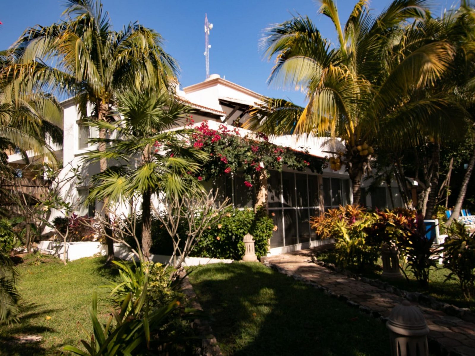 Villa Lijeson, La Sirena 15: View of villa in La Sirena's tropical gardens