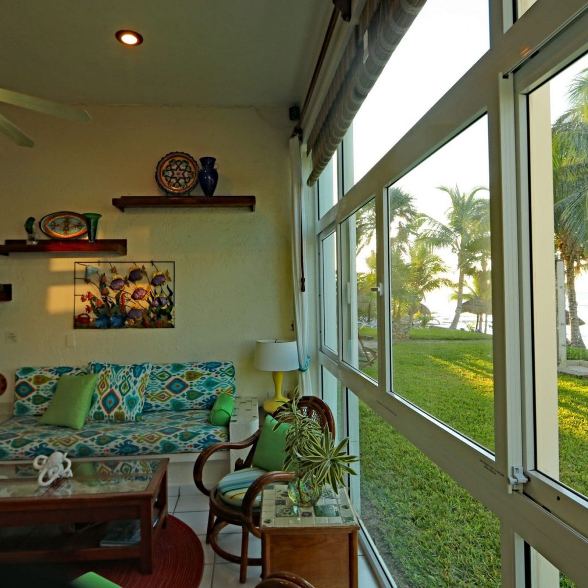 Seascape, La Sirena 1: A closeup of the beach front to the living room