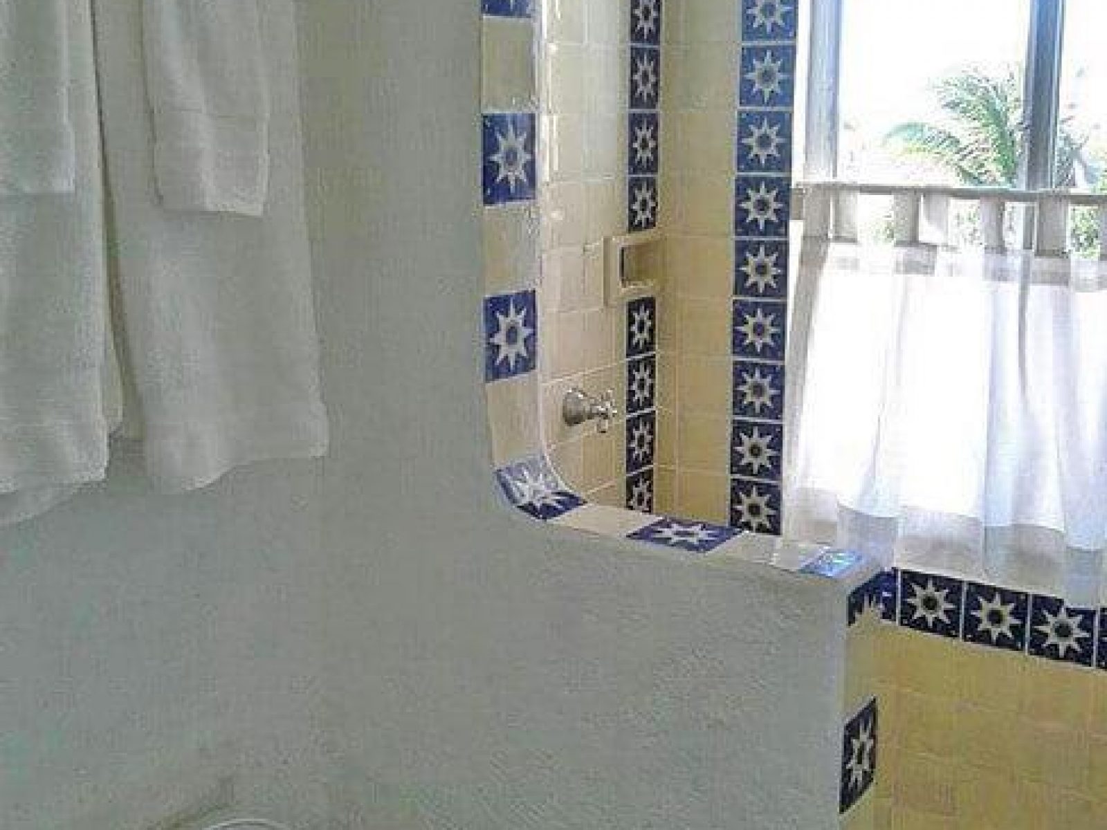 Azul Cielo, La Sirena #12, the garden bedroom on-suite bathrooom has a large shower with it's own window